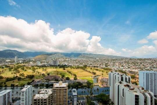 Deluxe Panoramic Mountain View Condo - 37Th Floor, Free Parking & Wifi Condo Honolulu Exteriér fotografie